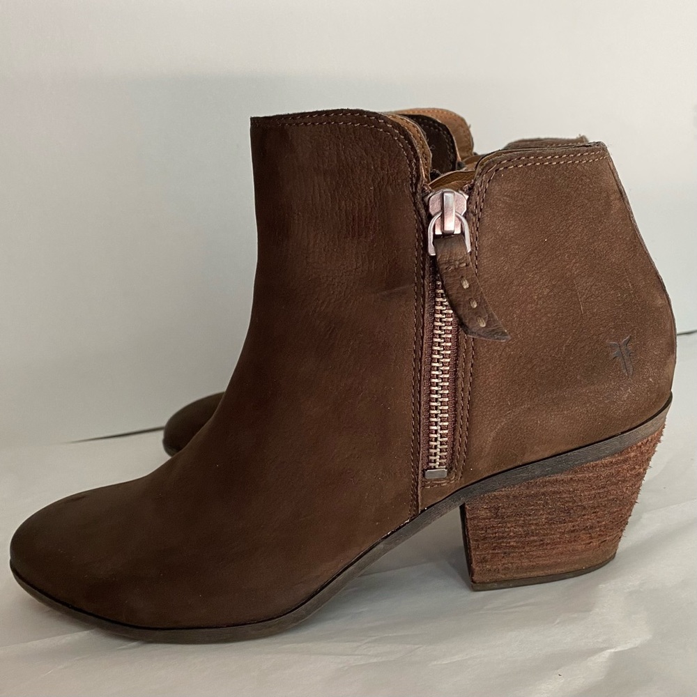 Frye Judy Leather Side-Zip Ankle Bootie Dark Brown Size 8 - Picture 7 of 13